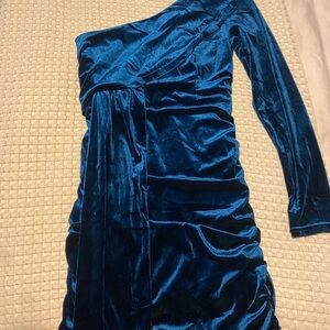One-Shoulder Velvet Dress in Blue
